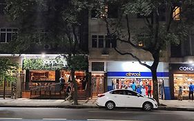 Apê completo em Copacabana/RJ.